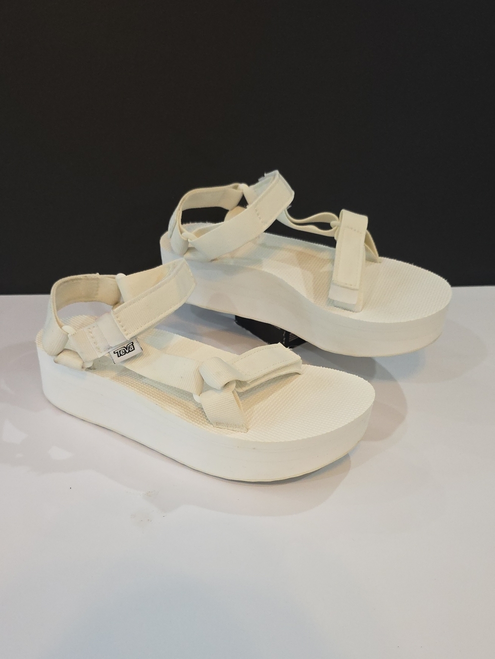 Teva Flatform Women's Cream Platform Sport Sandals with Adjustable Straps Size 8